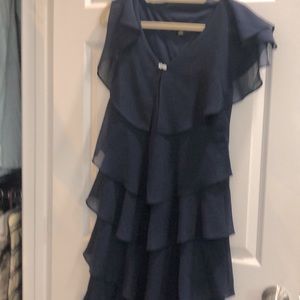 Size 6 navy long dress. Wore it for Mother of Bride dress.